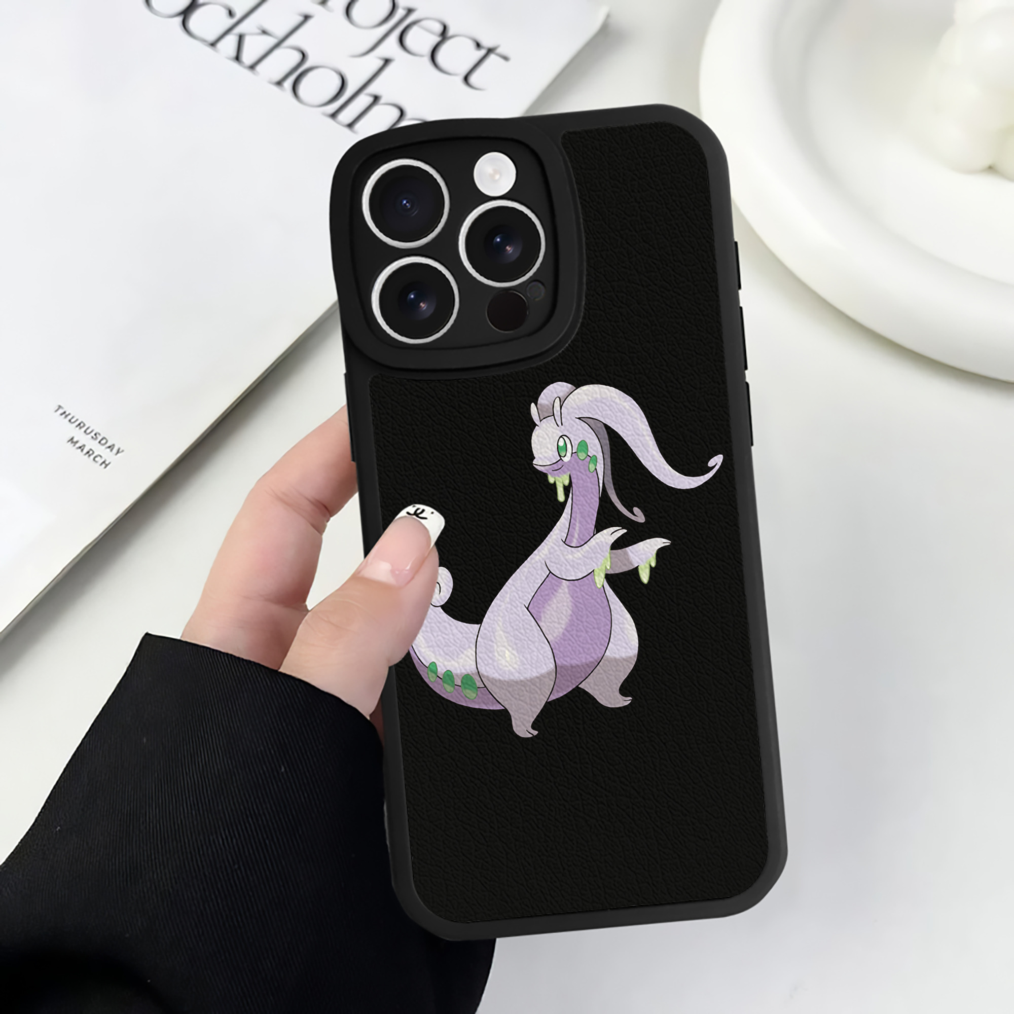 （画像用） ポケットモンスター Pokémon 【iPhone 16シリーズ対応】シリコンスマホケース（レザー調） 材質：シリコン